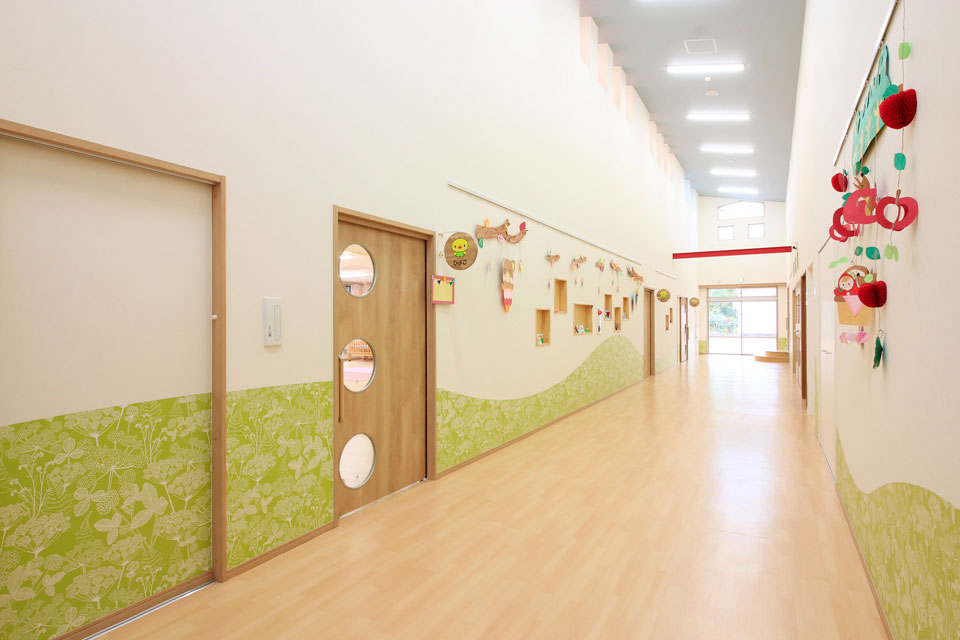 明るく広々としたホール(廊下)