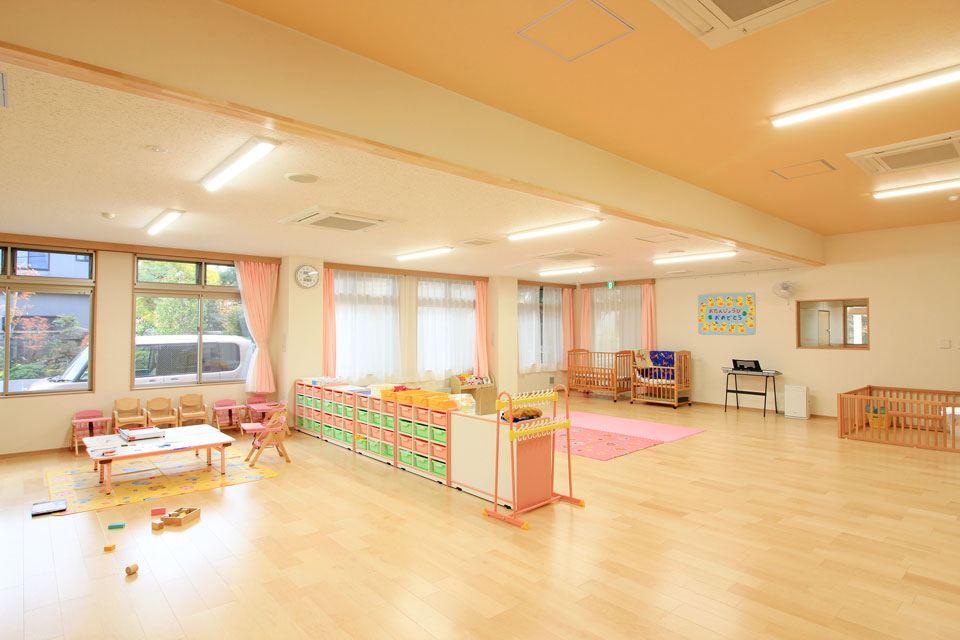 床暖房の入った乳児室・ほふく室