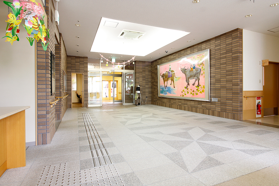 万來館へと繋がるエントランスホール