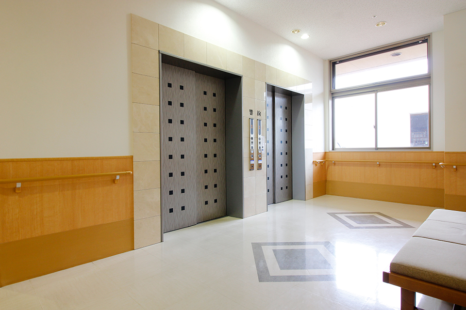 エレベーターホール※「響」、「絢」への独立したエレベーターあり